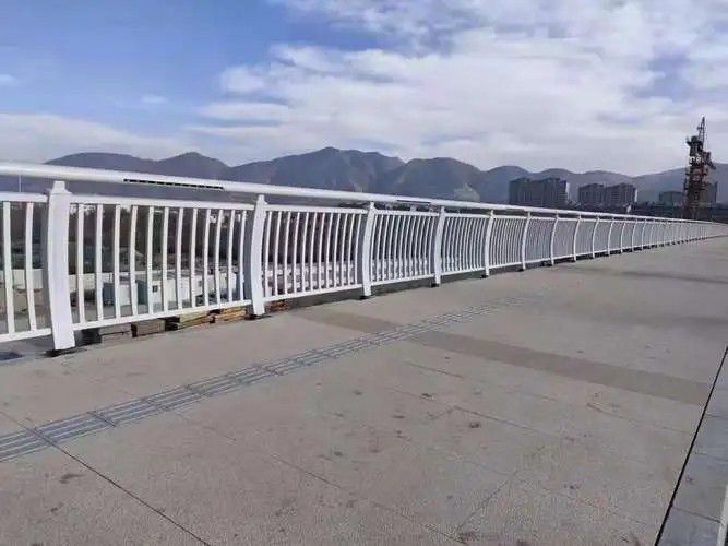 環波梁橋梁護欄,環波梁防撞護欄,鋁合金橋梁護欄,鋁合金防撞護欄,鋁合金橋梁防撞護欄,鋁合金燈光護欄,鋁合金橋梁護欄廠家-山東鑫魯源金屬制造有限公司